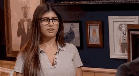 Mia Khalifa gifs